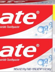 Colgate Baking Soda & Peroxide Toothpaste - Whitens Teeth, Fights Cavities & Removes Stains, Brisk Mint, 6 Ounce (Pack of 2)